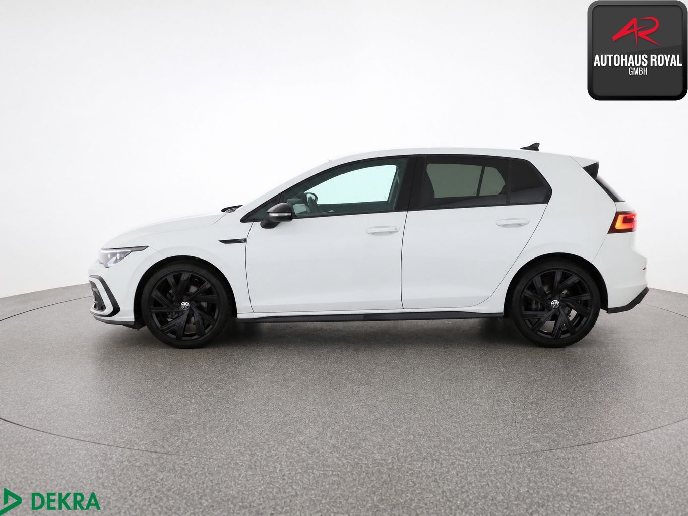 Volkswagen Golf 2024 г. Белый, пробег 18214 км
