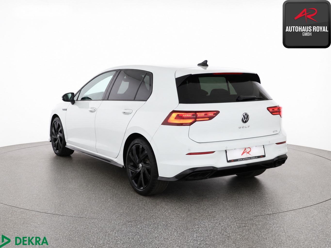 Volkswagen Golf 2024 г. Белый, пробег 18214 км