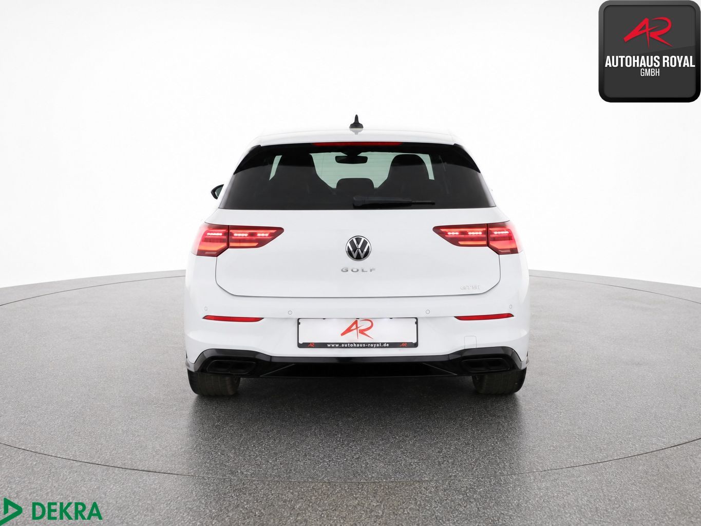 Volkswagen Golf 2024 г. Белый, пробег 18214 км