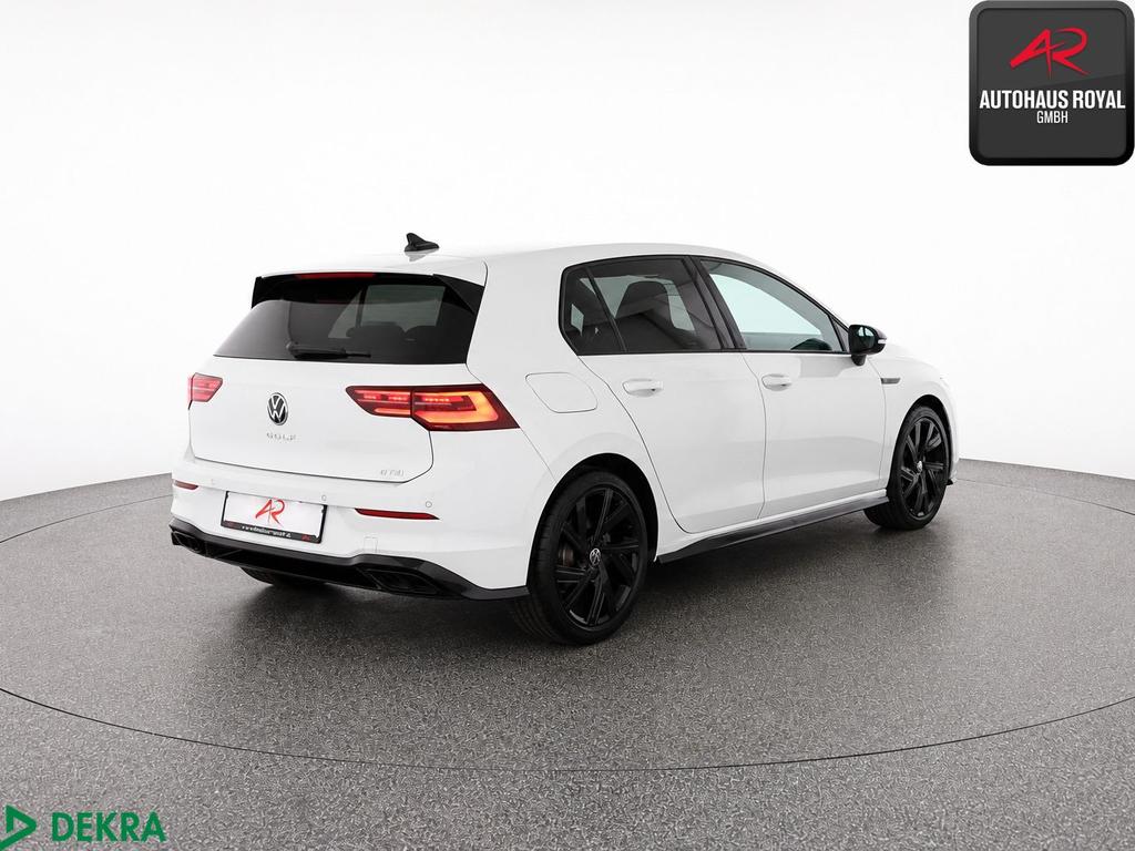 Volkswagen Golf 2024 г. Белый, пробег 18214 км