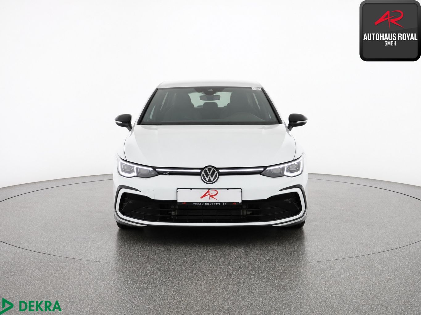 Volkswagen Golf 2024 г. Белый, пробег 18214 км