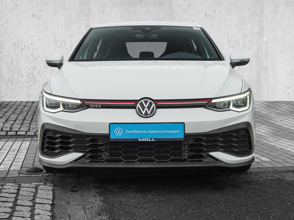 Volkswagen Golf 2023 г. Белый, пробег 47368 км