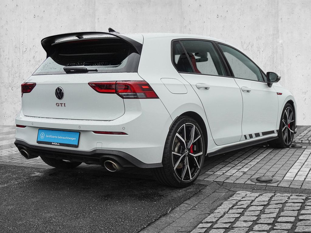 Volkswagen Golf 2023 г. Белый, пробег 47368 км