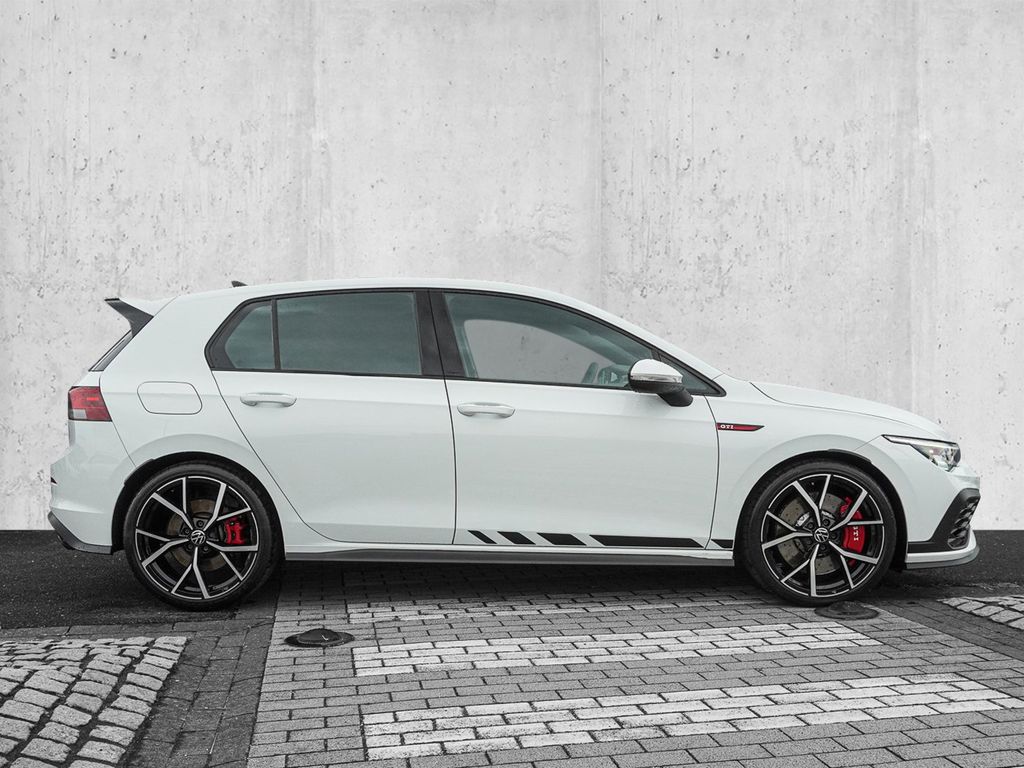 Volkswagen Golf 2023 г. Белый, пробег 47368 км