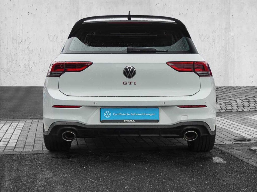 Volkswagen Golf 2023 г. Белый, пробег 47368 км