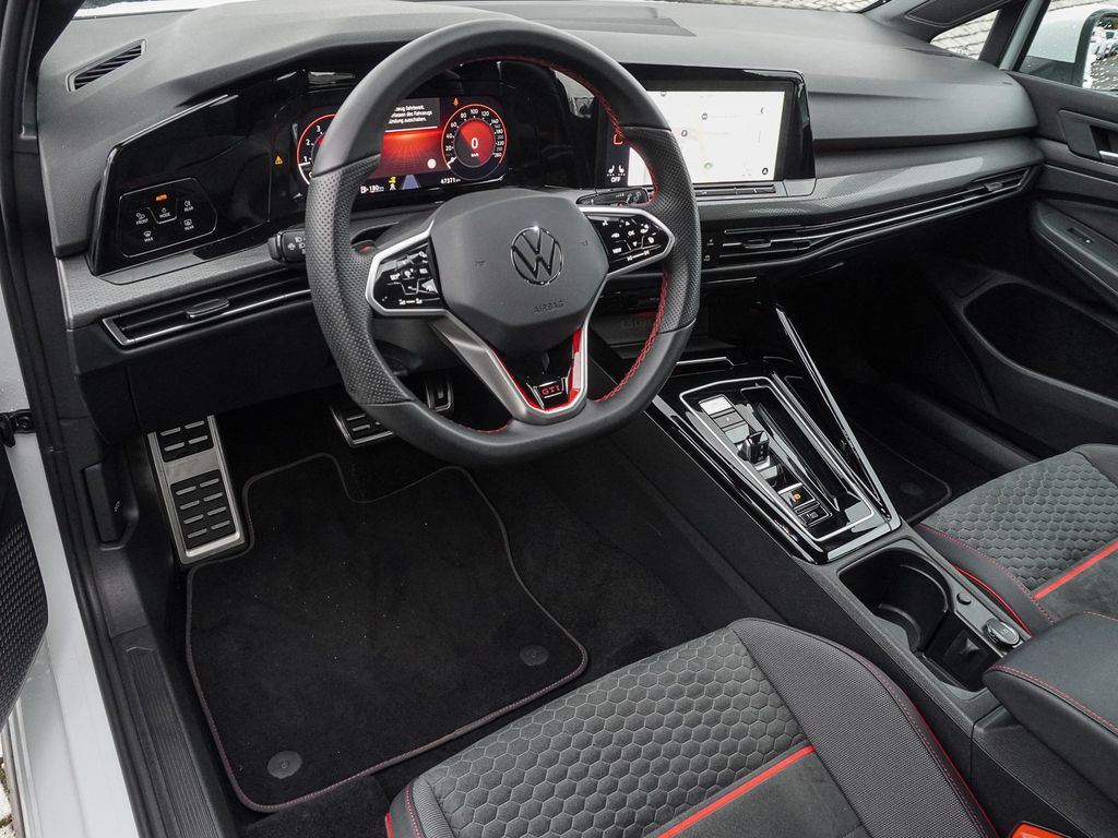 Volkswagen Golf 2023 г. Белый, пробег 47368 км