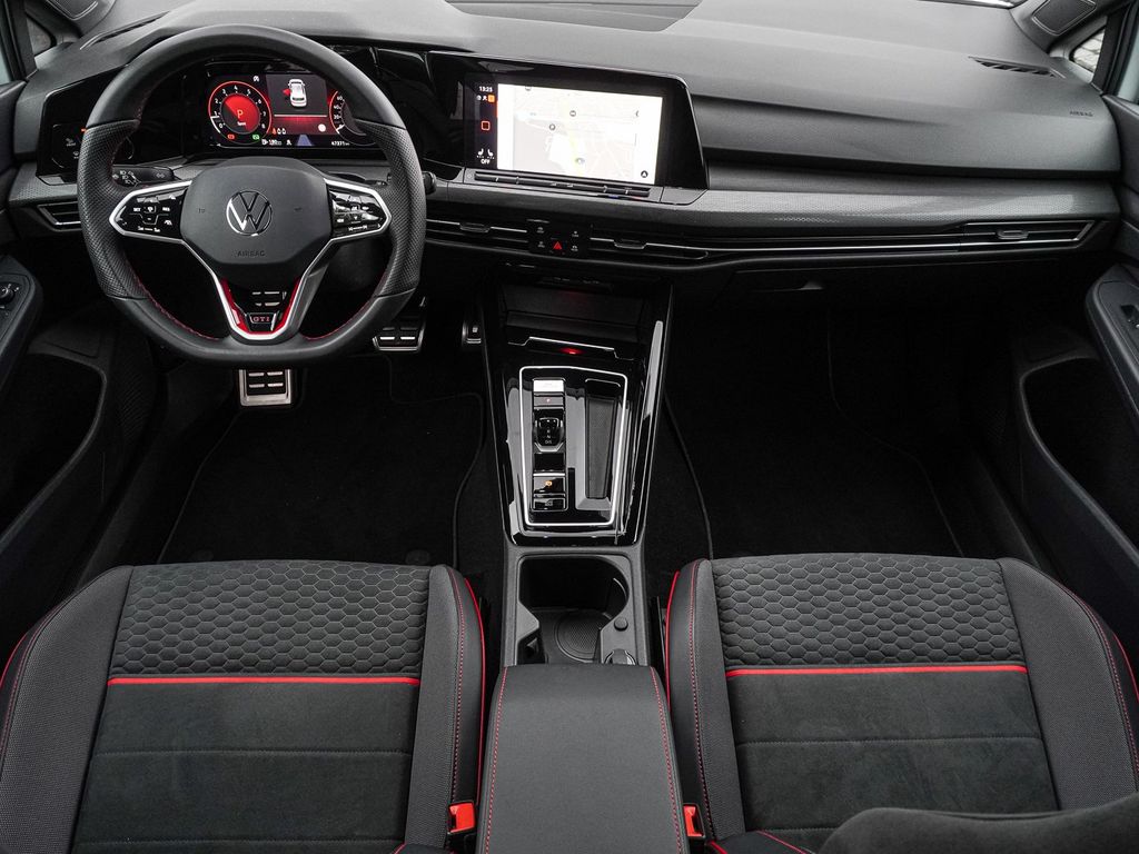 Volkswagen Golf 2023 г. Белый, пробег 47368 км
