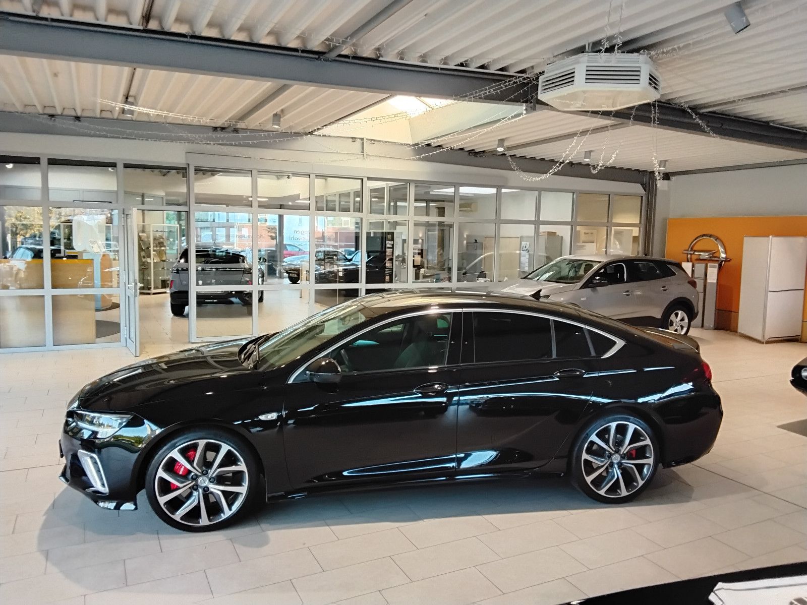 Opel Insignia 2022 г. Чёрный, пробег 35000 км
