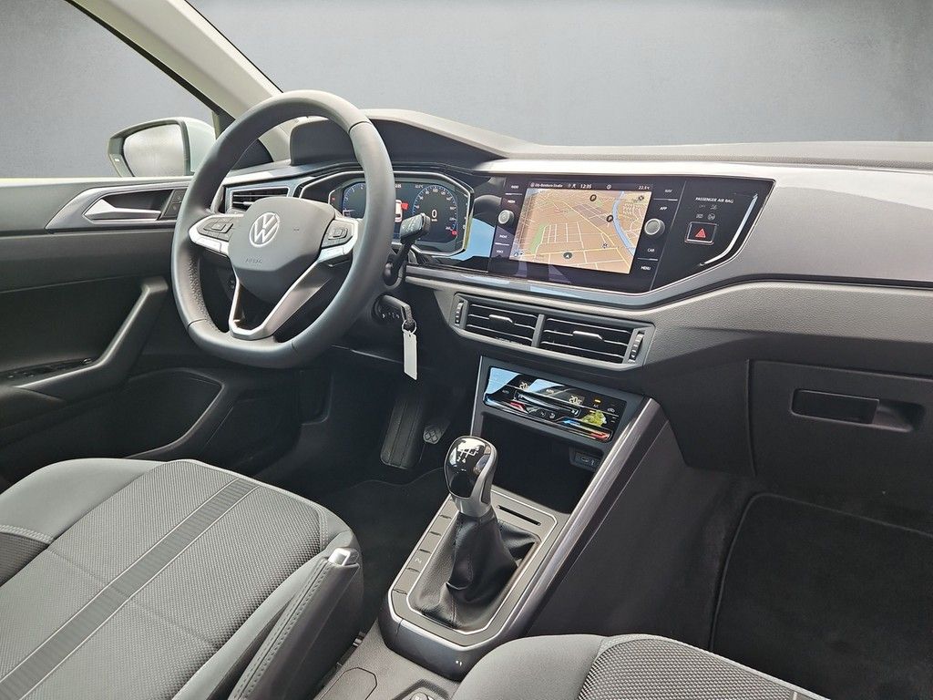 Volkswagen Polo 2024 г. Серебристый, пробег 18161 км