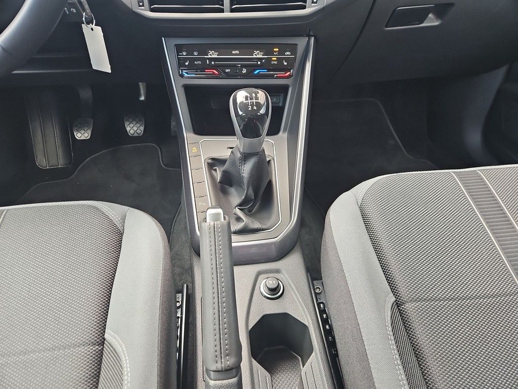 Volkswagen Polo 2024 г. Серебристый, пробег 18161 км