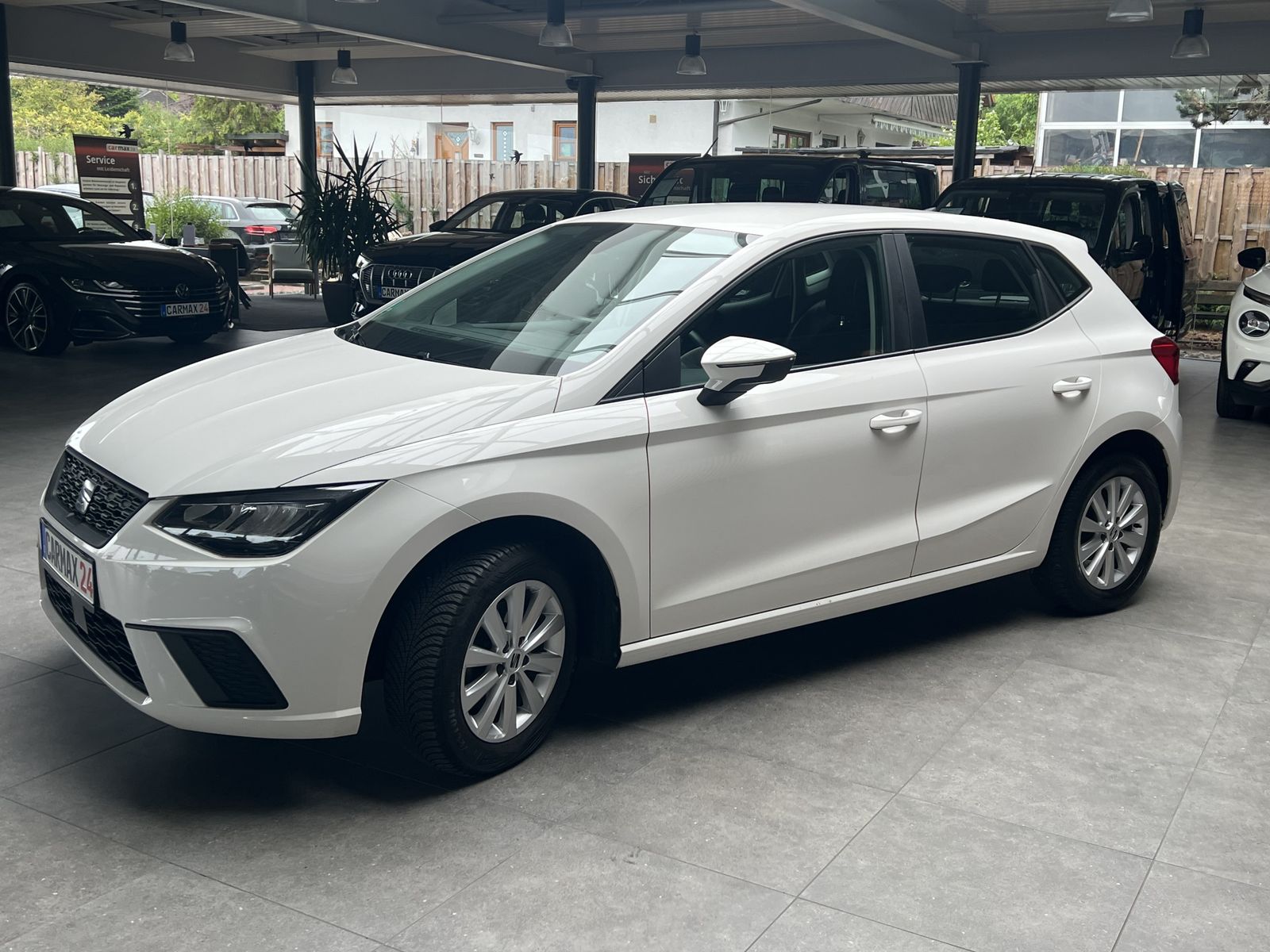 SEAT Ibiza 2023 г. Белый, пробег 50615 км