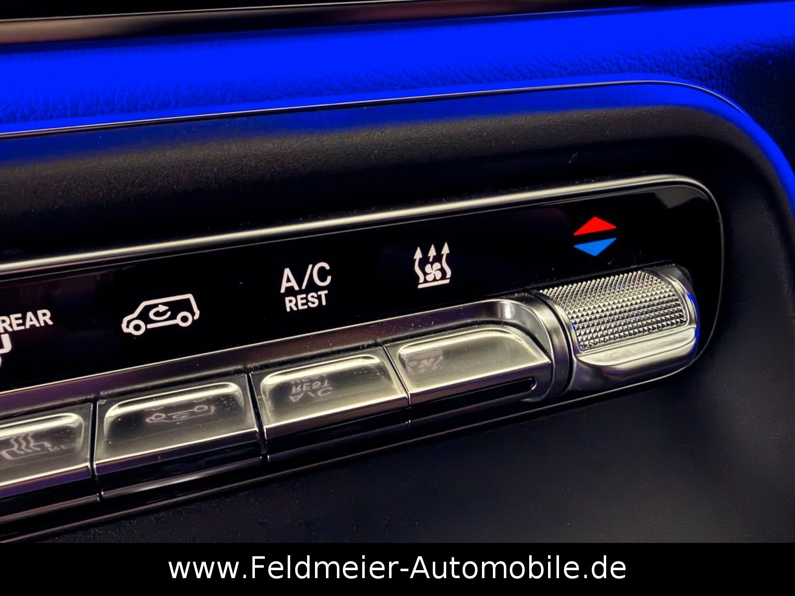 Mercedes-Benz V 300 2025 г. Белый, пробег 15300 км