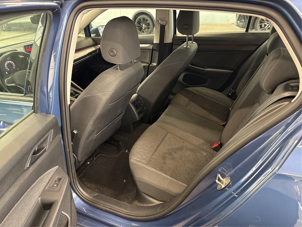 Volkswagen Golf 2024 г. Синий, пробег 53620 км
