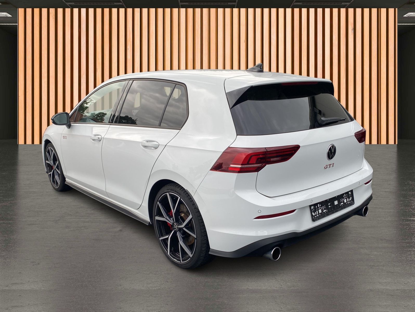 Volkswagen Golf 2024 г. Белый, пробег 32011 км