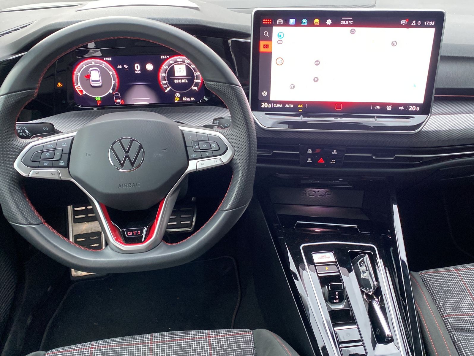 Volkswagen Golf 2024 г. Белый, пробег 32011 км