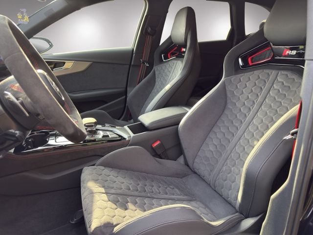 Audi RS4 2023 г. Чёрный, пробег 15000 км