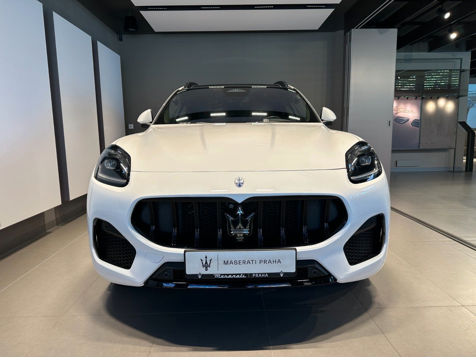 Maserati Grecale 2024 г. Белый, пробег 54100 км