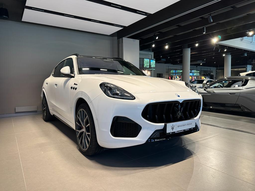 Maserati Grecale 2024 г. Белый, пробег 54100 км
