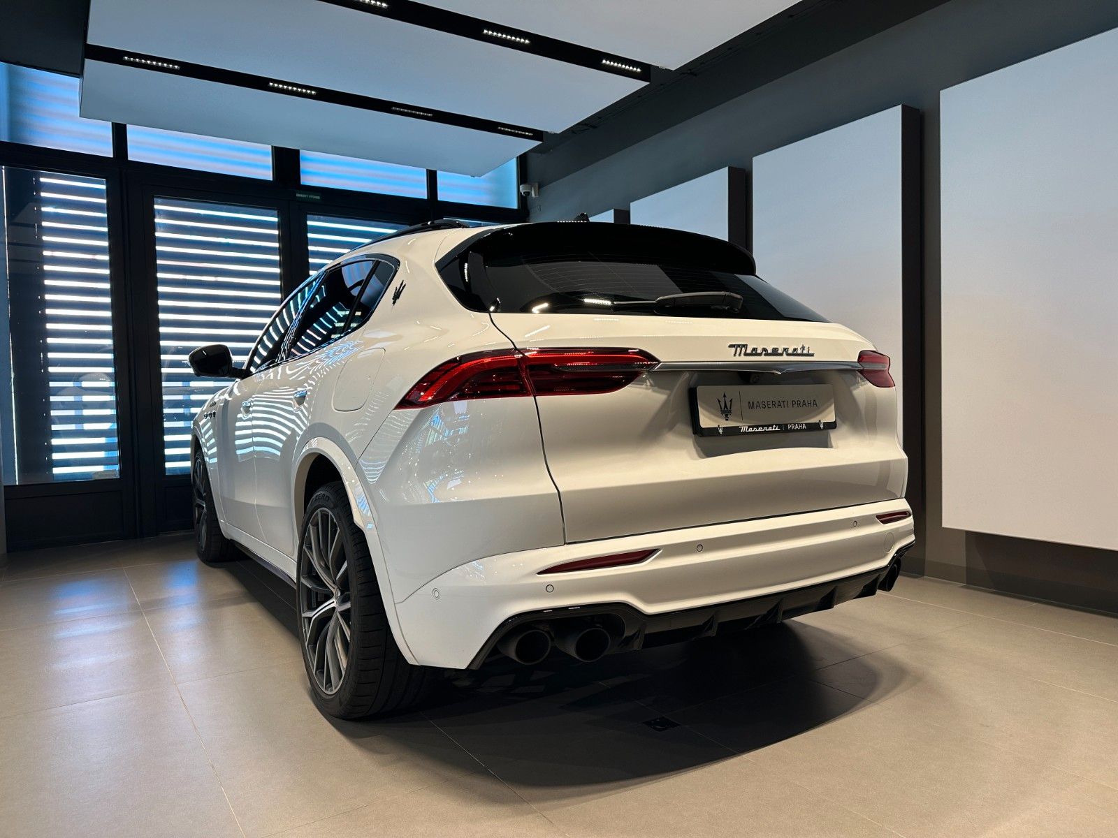 Maserati Grecale 2024 г. Белый, пробег 54100 км