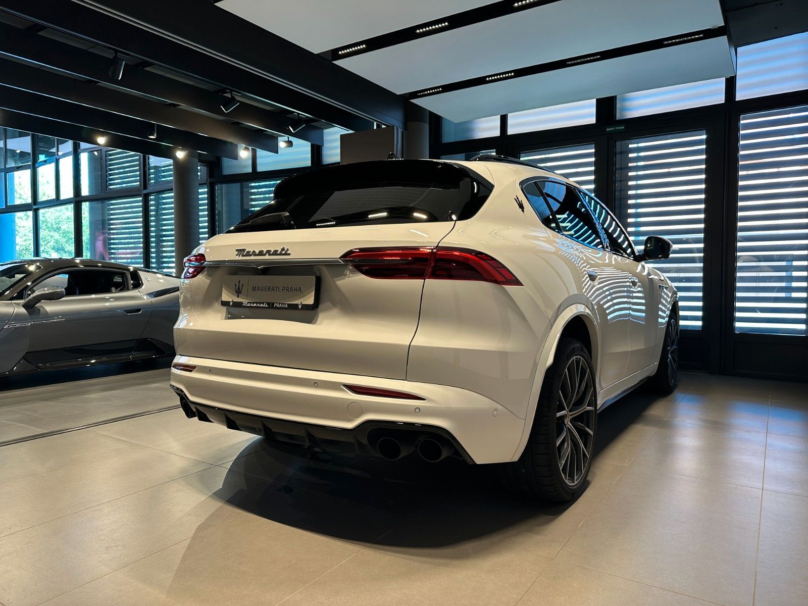 Maserati Grecale 2024 г. Белый, пробег 54100 км