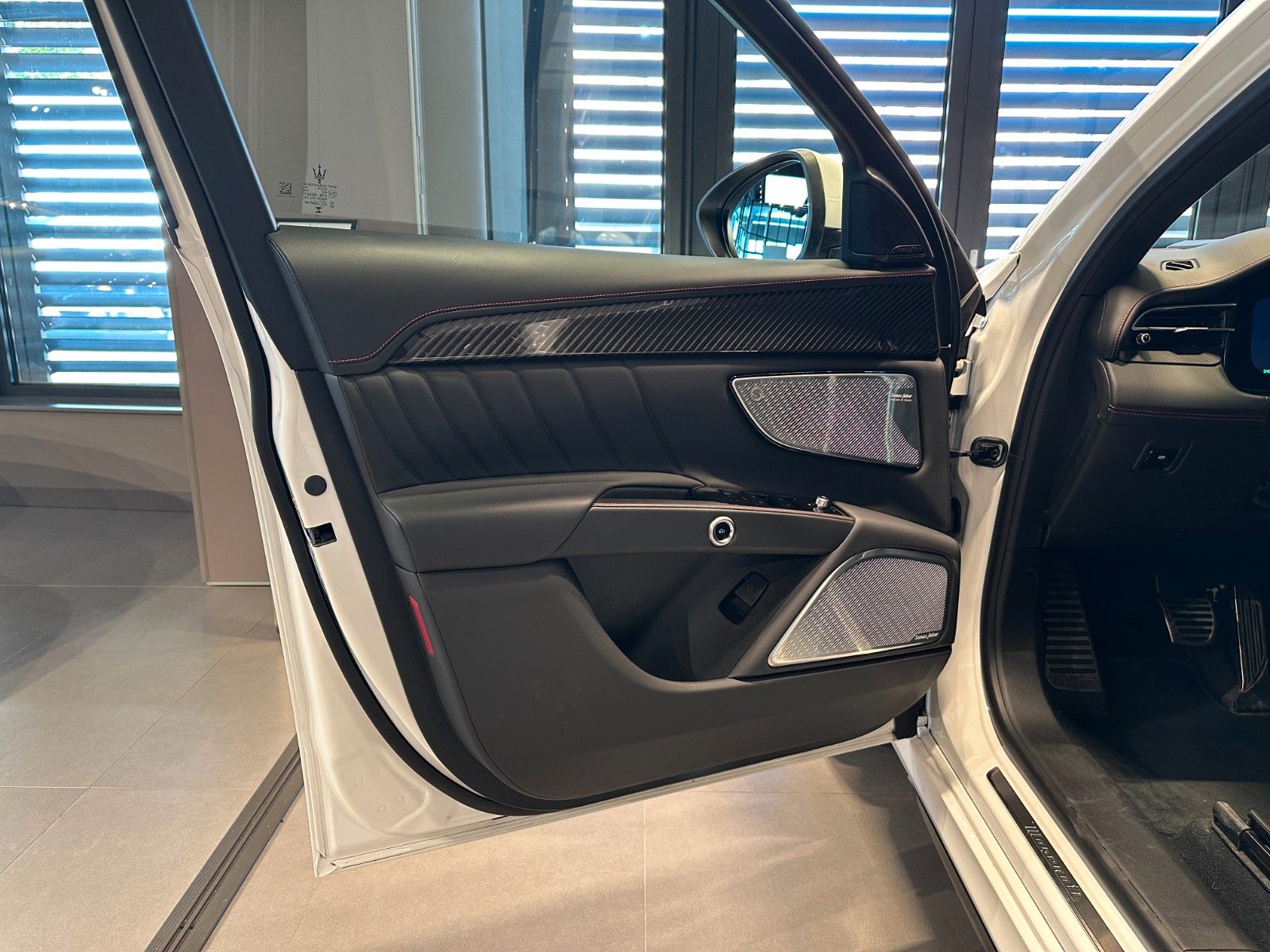 Maserati Grecale 2024 г. Белый, пробег 54100 км