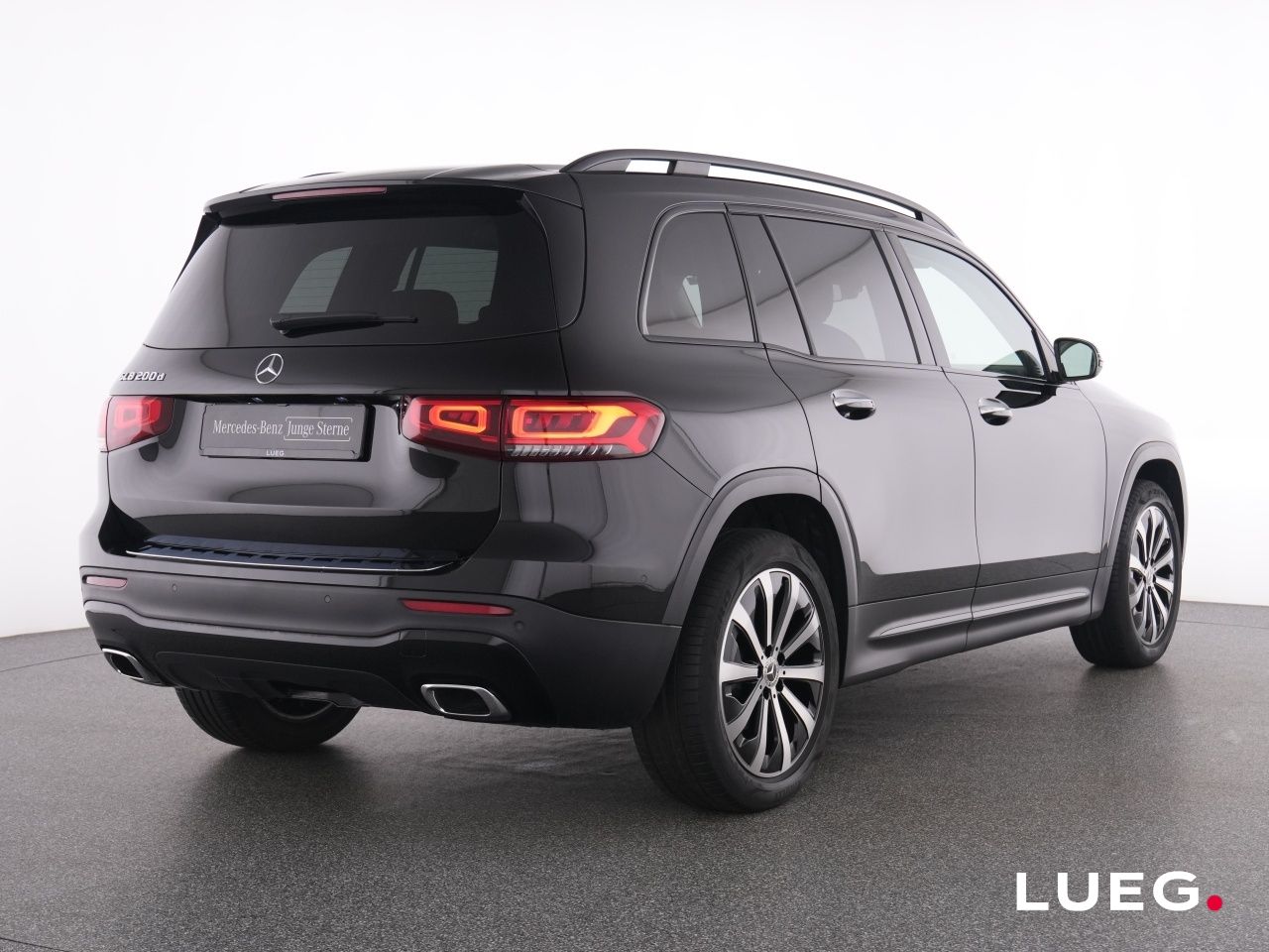 Mercedes-Benz GLB 200 2023 г. Чёрный, пробег 59974 км