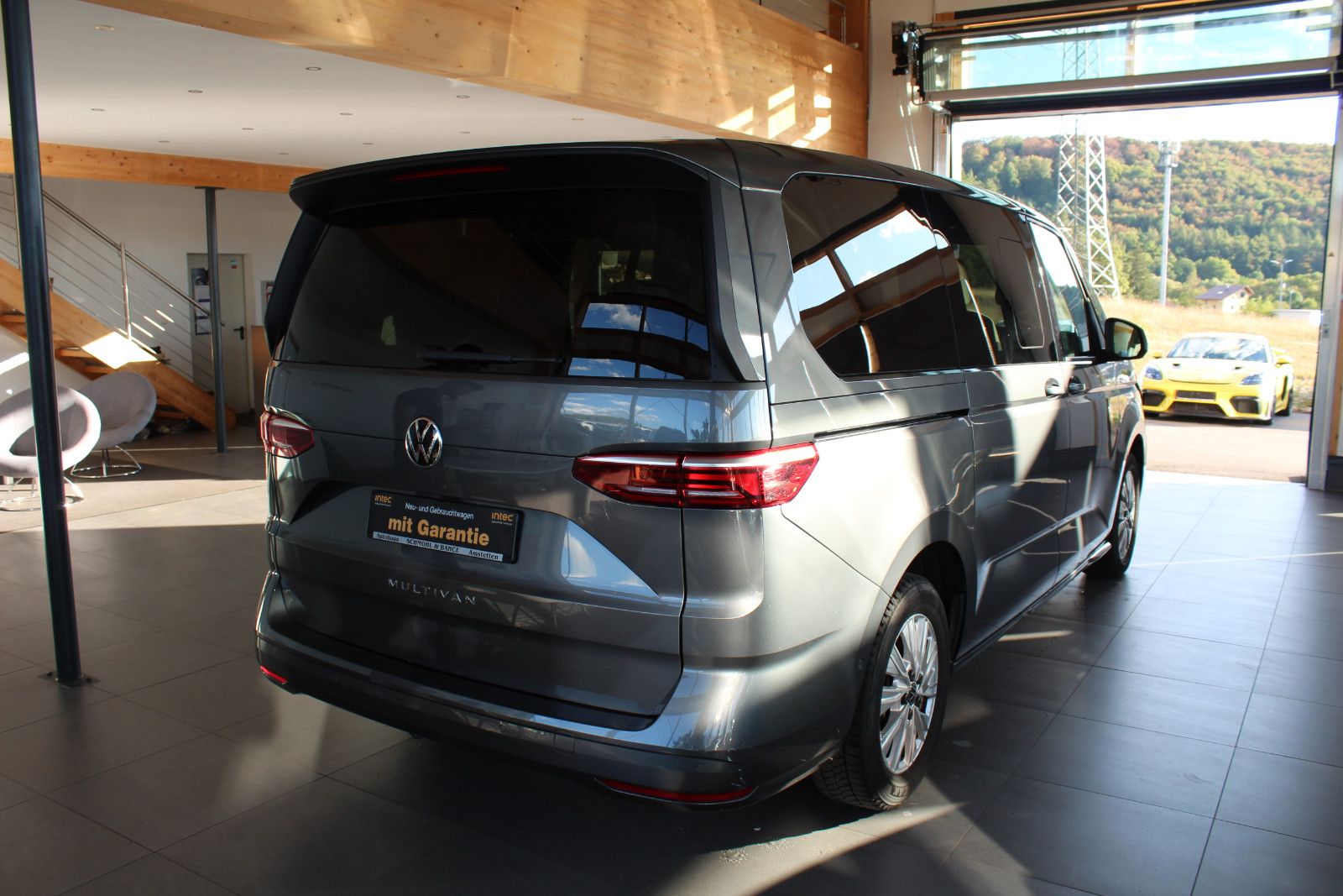 Volkswagen T7 MULTIVAN 2024 г. Серый, пробег 53000 км