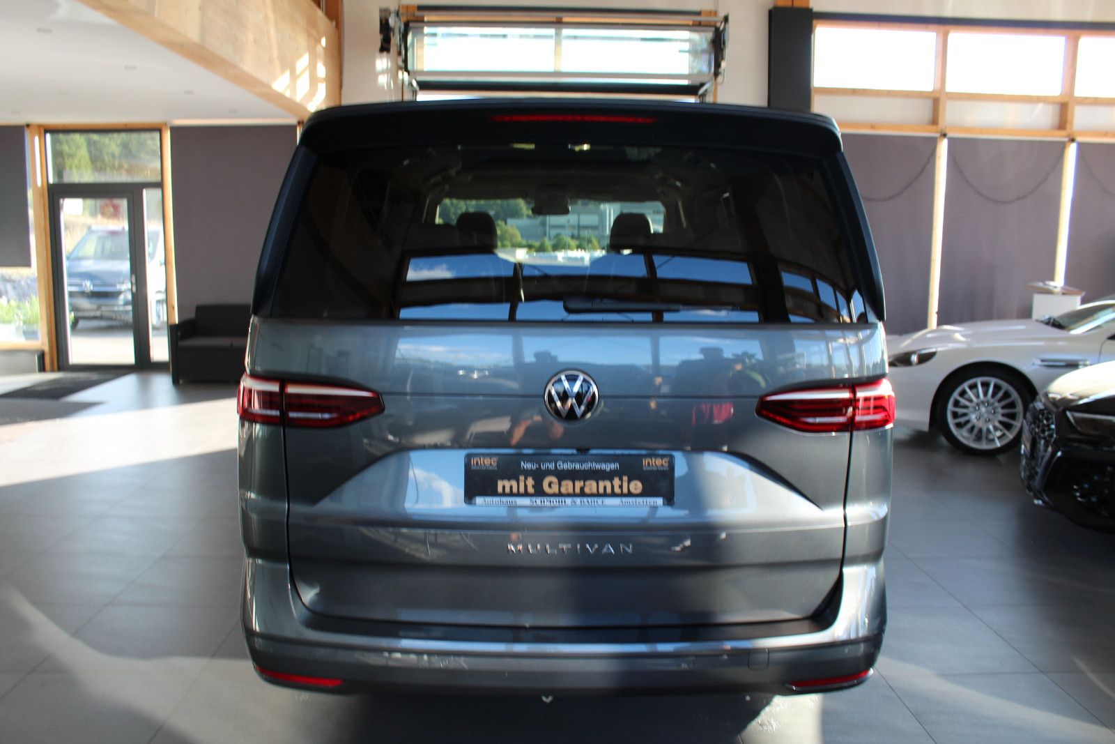 Volkswagen T7 MULTIVAN 2024 г. Серый, пробег 53000 км