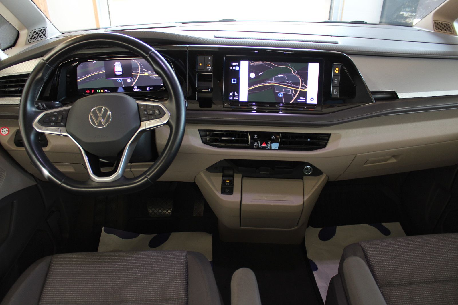 Volkswagen T7 MULTIVAN 2024 г. Серый, пробег 53000 км