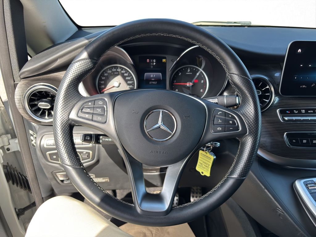 Mercedes-Benz V 250 2023 г. Белый, пробег 59000 км