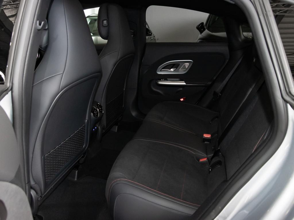 Mercedes-Benz CLA 220 2026 г. Серебристый, пробег 5000 км