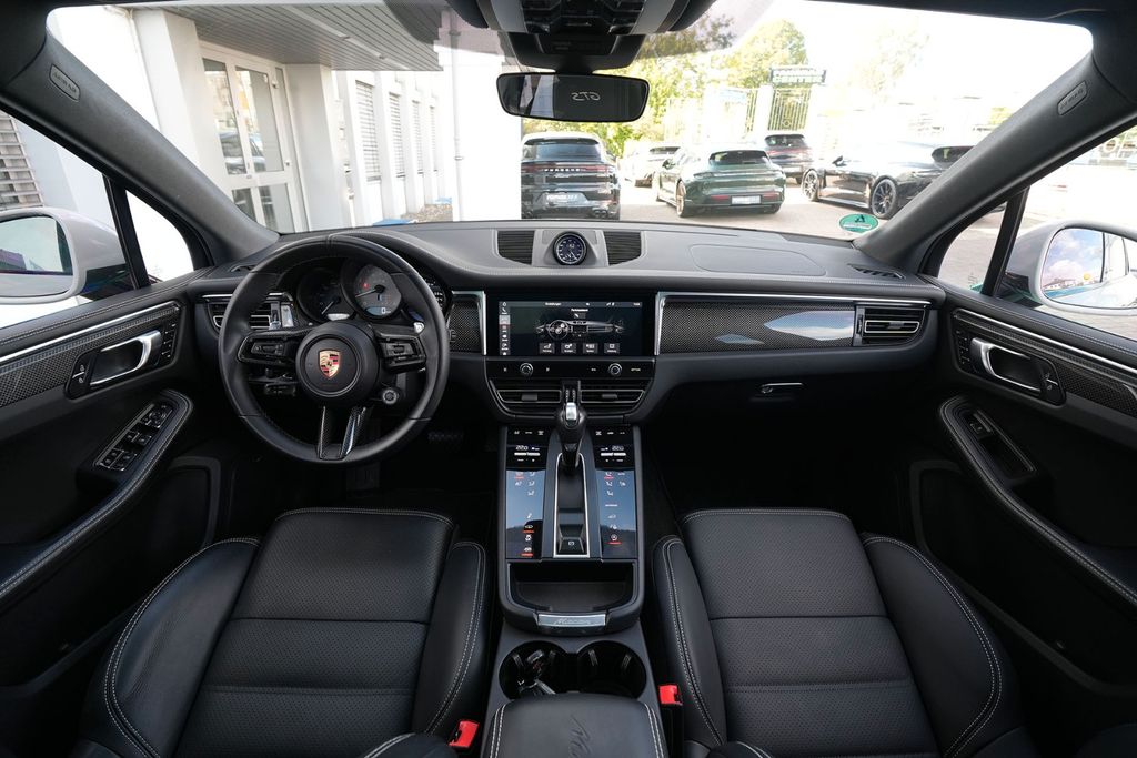 Porsche Macan 2023 г. Серый, пробег 41850 км