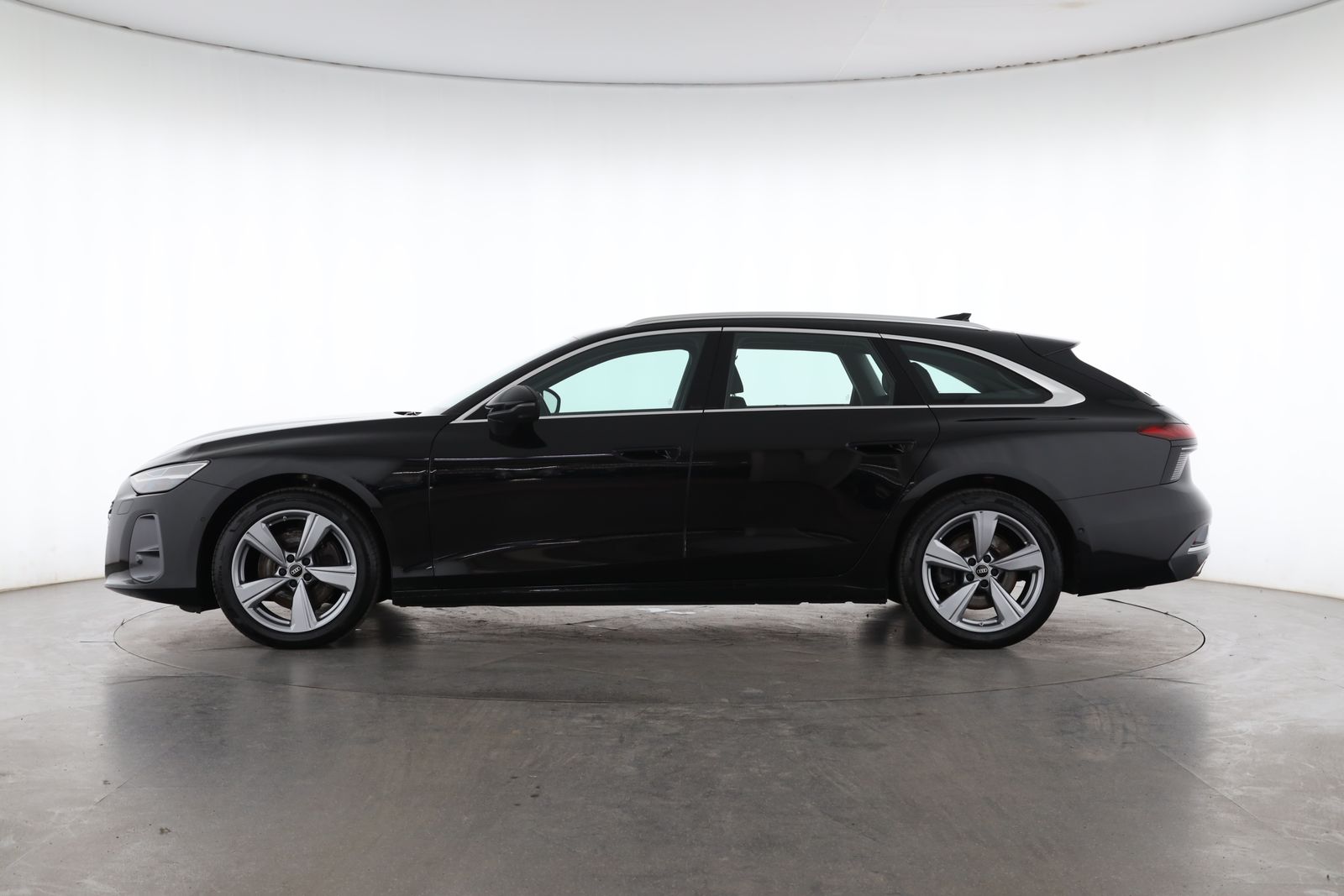 Audi A6 2025 г. Чёрный, пробег 25977 км