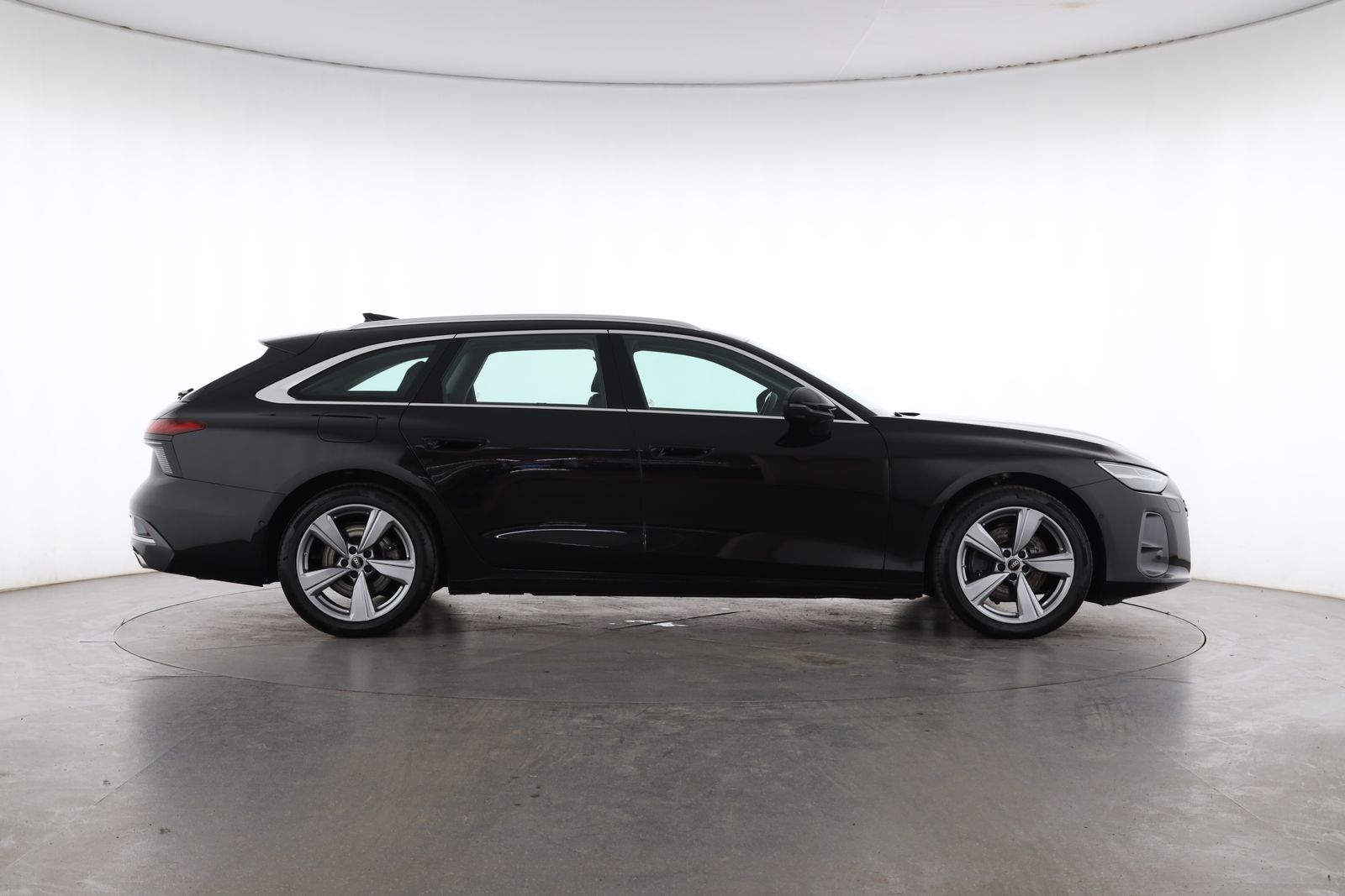 Audi A6 2025 г. Чёрный, пробег 25977 км