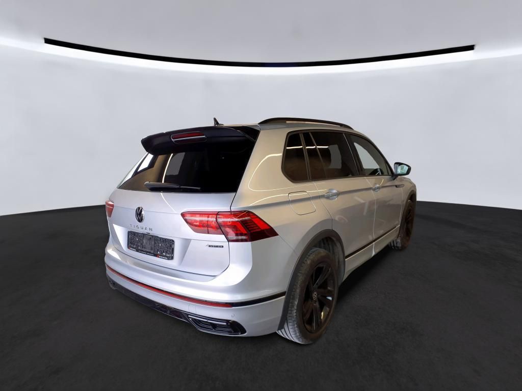 Volkswagen Tiguan 2022 г. Серебристый, пробег 42174 км