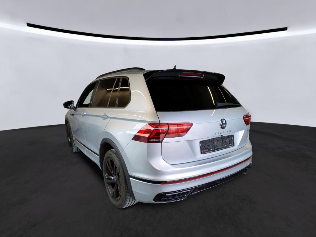 Volkswagen Tiguan 2022 г. Серебристый, пробег 42174 км