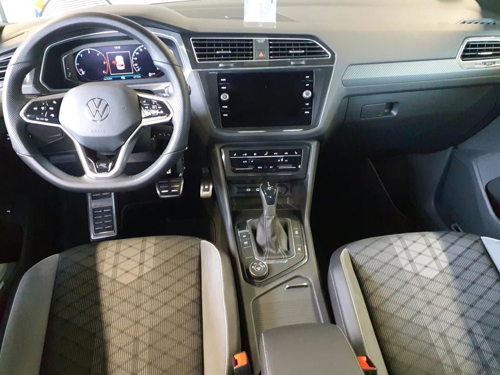 Volkswagen Tiguan 2022 г. Серебристый, пробег 42174 км