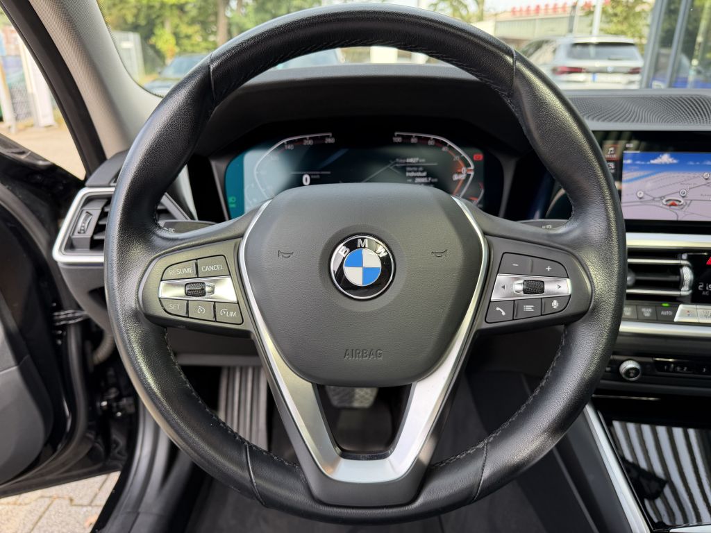 BMW 330 2022 г. Чёрный, пробег 44626 км