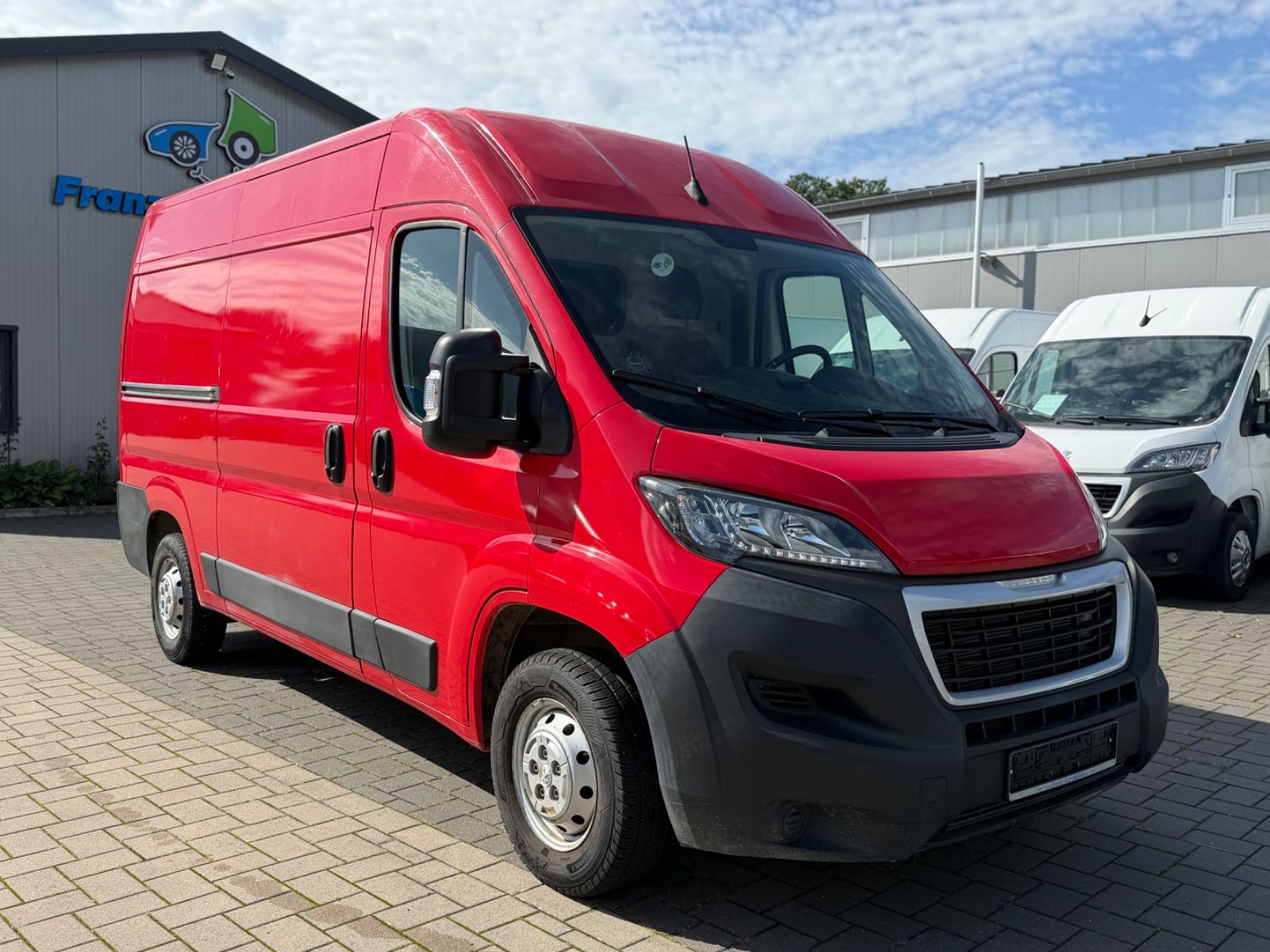 Peugeot BOXER 2021 г. Красный, пробег 43958 км
