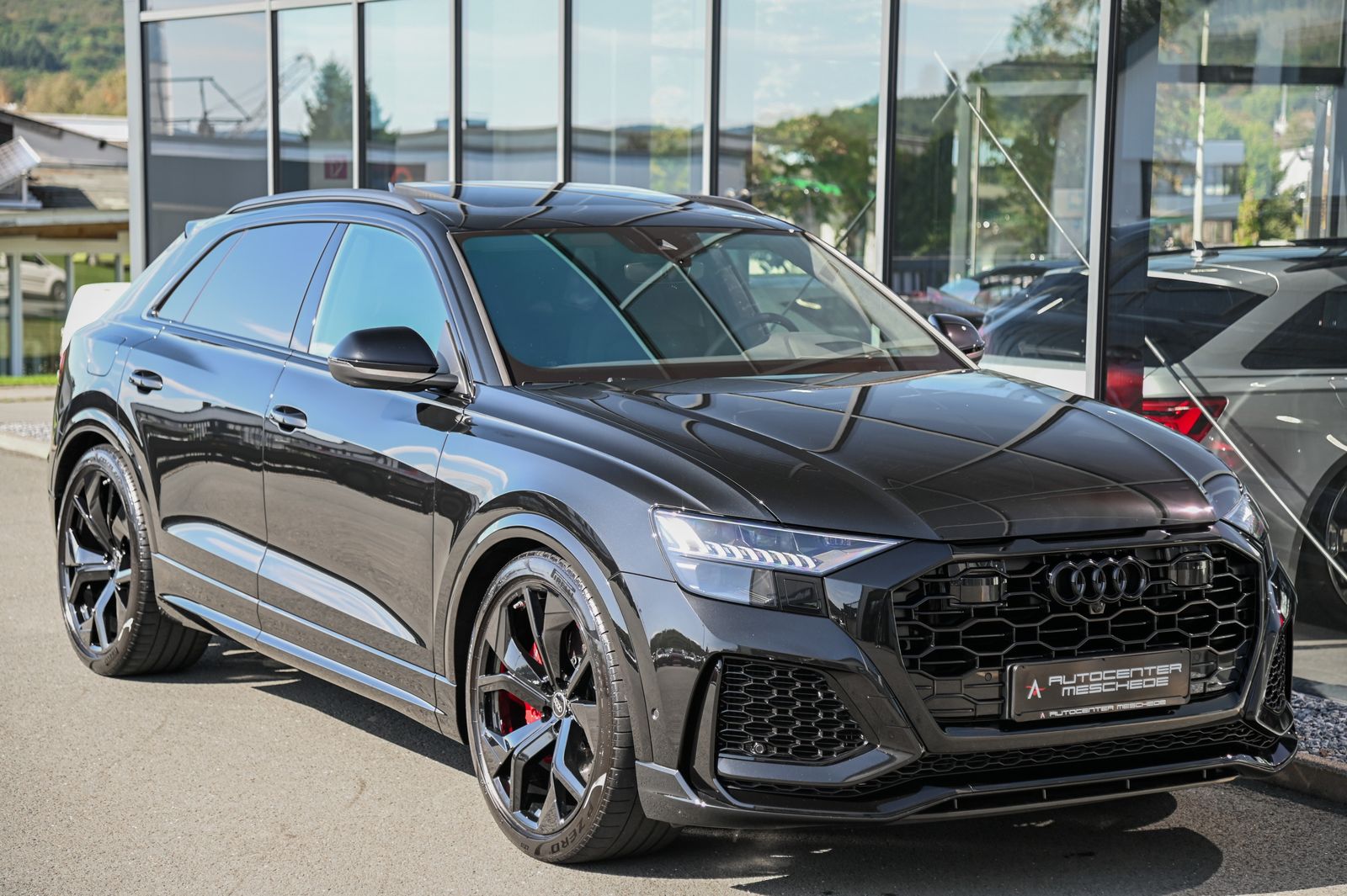 Audi RSQ8 2024 г. Чёрный, пробег 21767 км