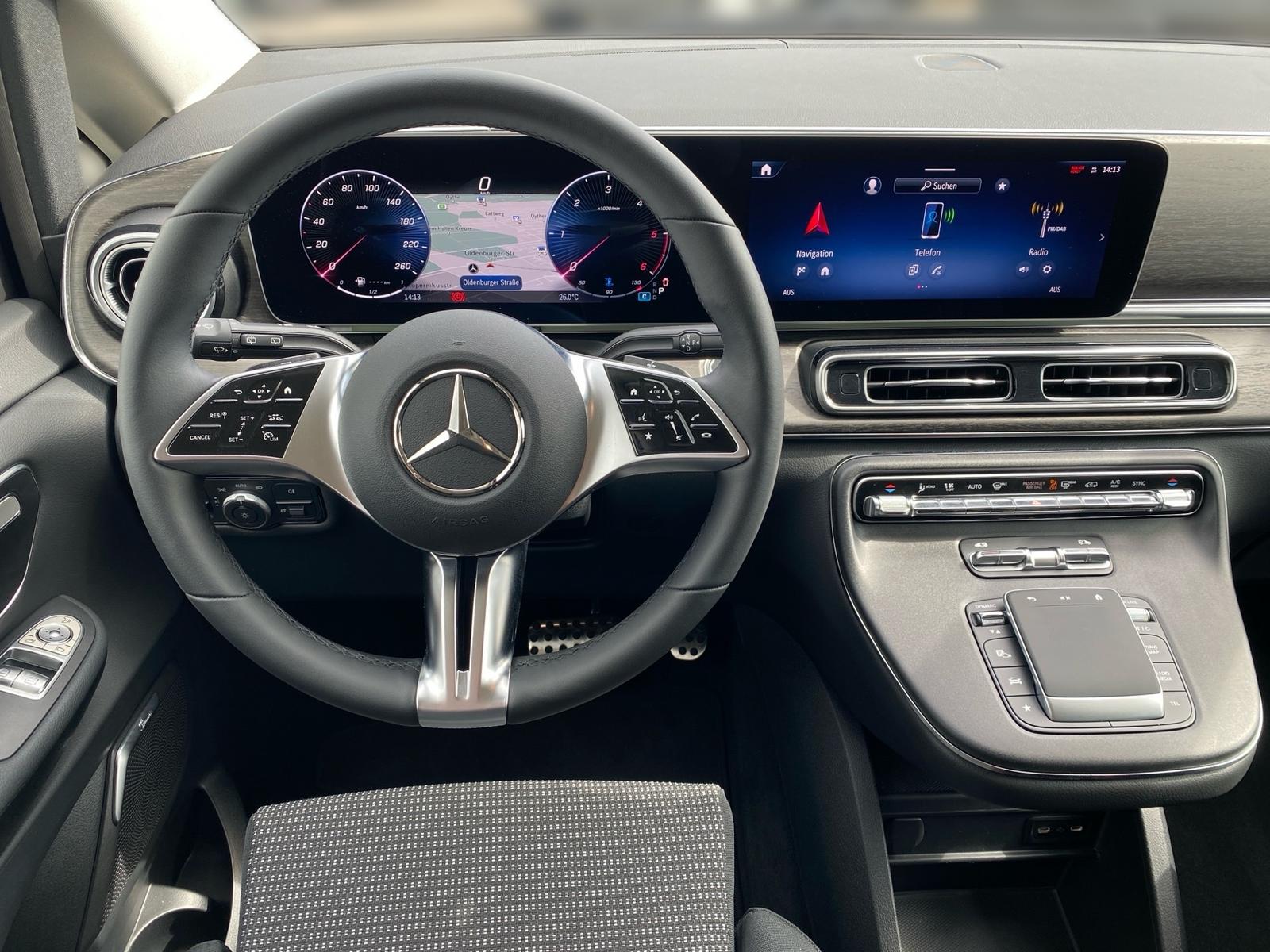 Mercedes-Benz V 250 2025 г. Чёрный, пробег 22600 км