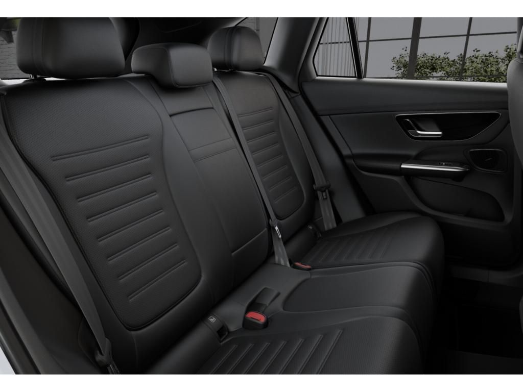 Mercedes-Benz GLC 220 2025 г. Белый, пробег 13500 км