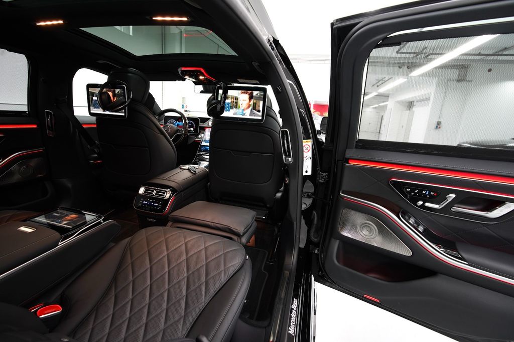 Mercedes-Benz S 450 2025 г. Чёрный, пробег 25900 км