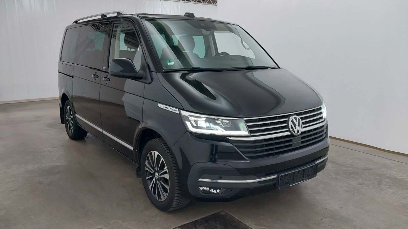 Volkswagen 8 series 2022 г. Чёрный, пробег 53600 км