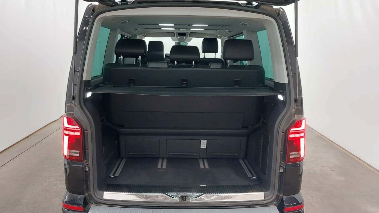 Volkswagen 8 series 2022 г. Чёрный, пробег 53600 км