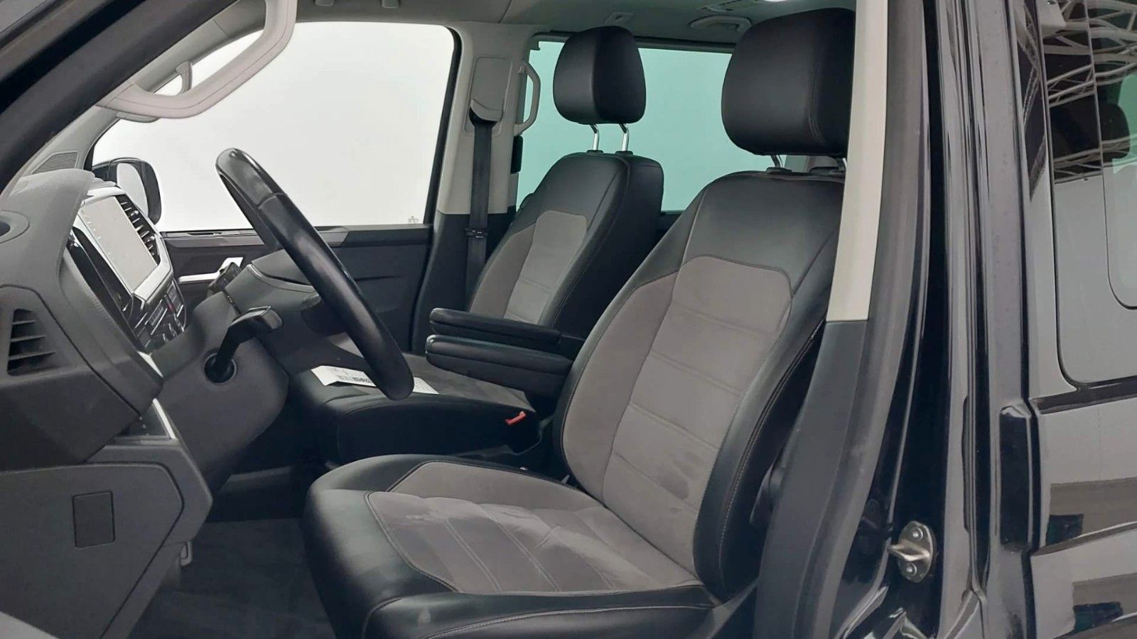 Volkswagen 8 series 2022 г. Чёрный, пробег 53600 км