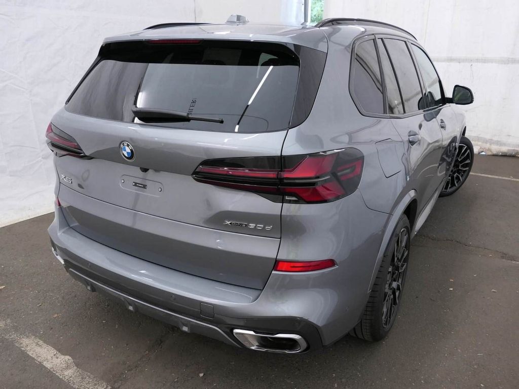 BMW X5 2025 г. Фиолетовый, пробег 21009 км
