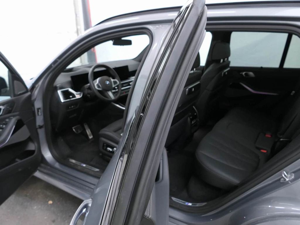 BMW X5 2025 г. Фиолетовый, пробег 21009 км