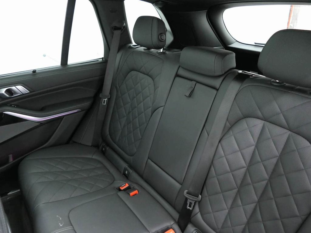 BMW X5 2025 г. Фиолетовый, пробег 21009 км