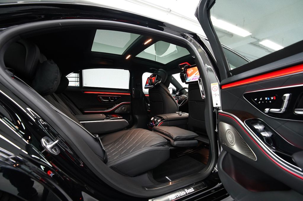 Mercedes-Benz S 450 2025 г. Чёрный, пробег 25900 км